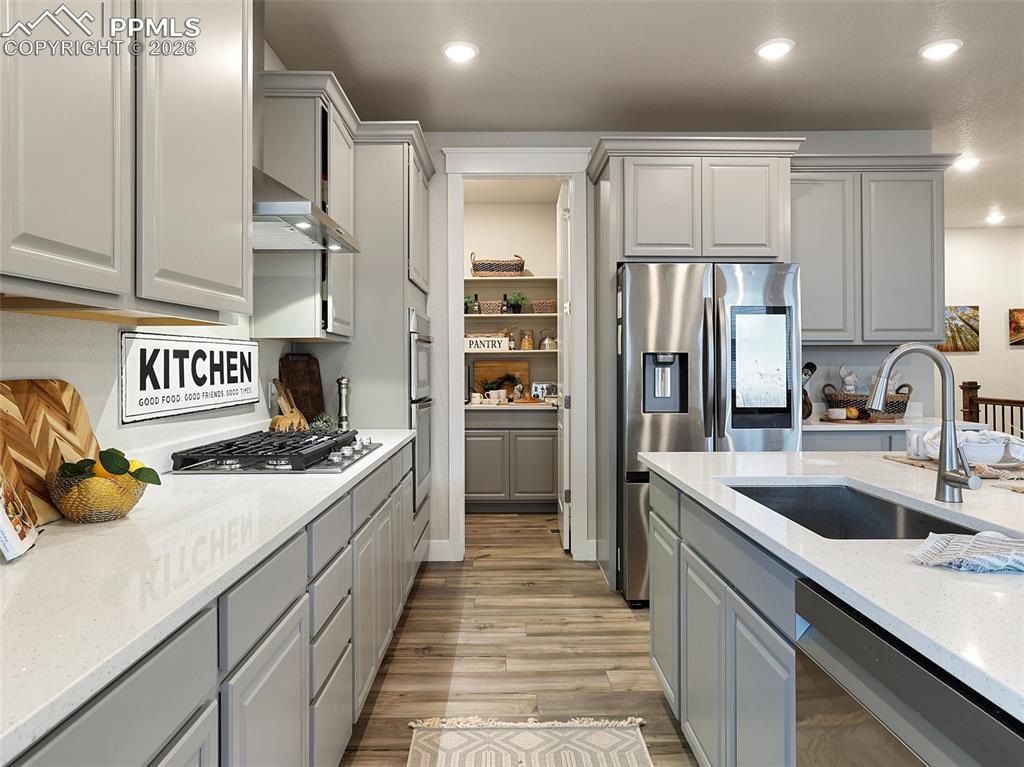 Image 14 of 47: Kitchen