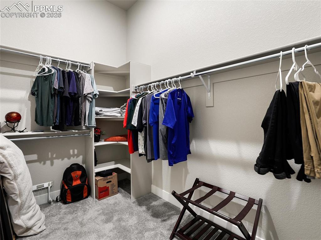 Image 31 of 47: ex large walkin