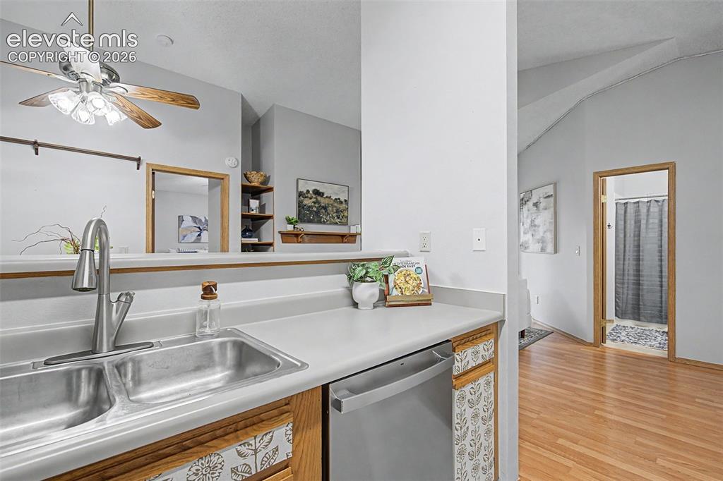 Image 12 of 25: Kitchen