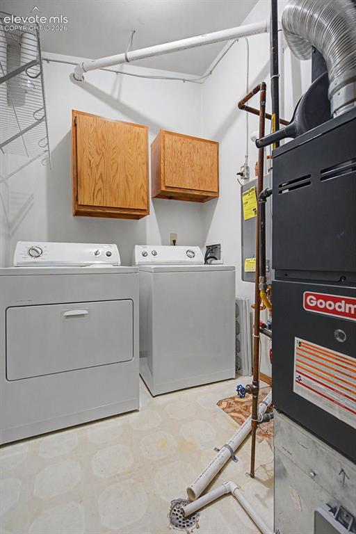 Image 13 of 25: Laundry