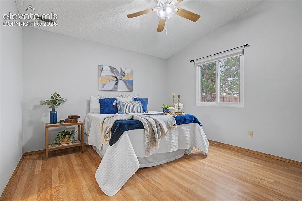 Image 14 of 25: Bedroom