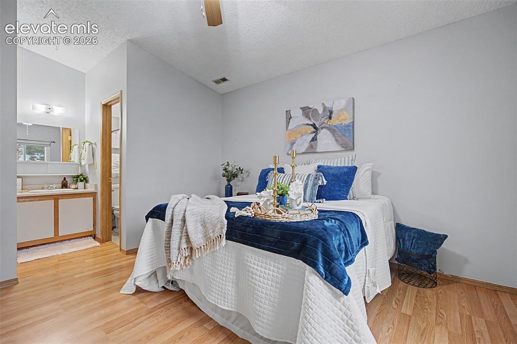 Image 15 of 25: Bedroom