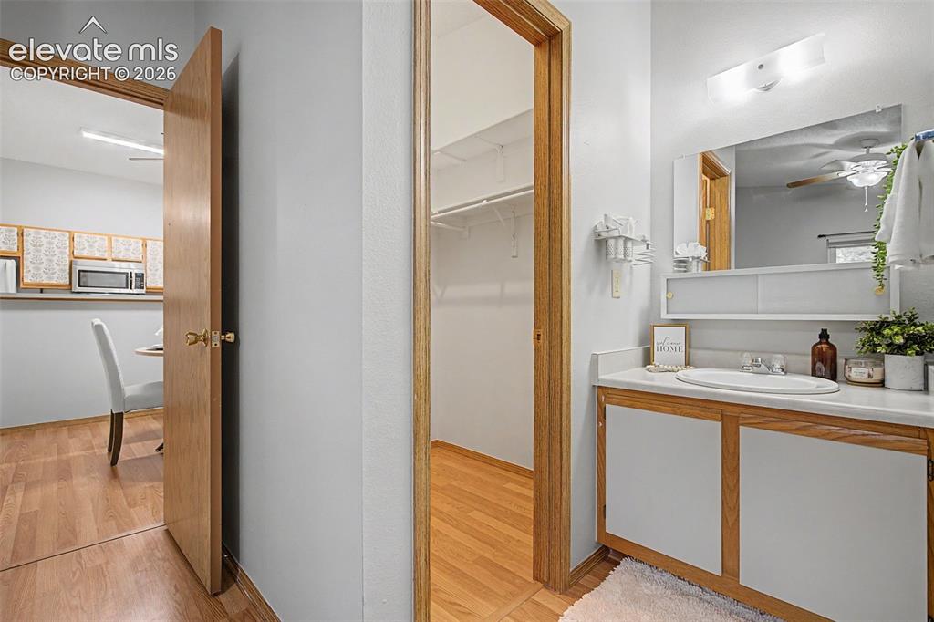 Image 17 of 25: Bathroom