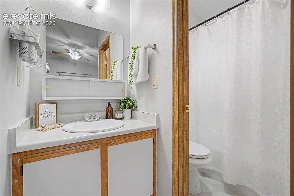 Image 18 of 25: Bathroom