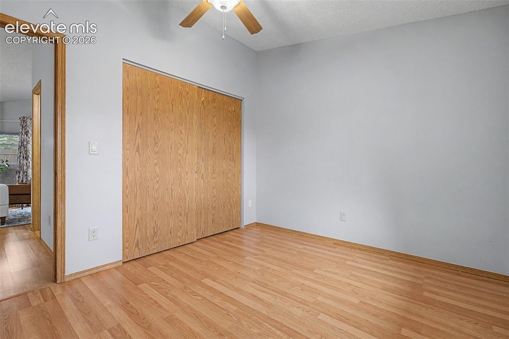 Image 21 of 25: Bedroom
