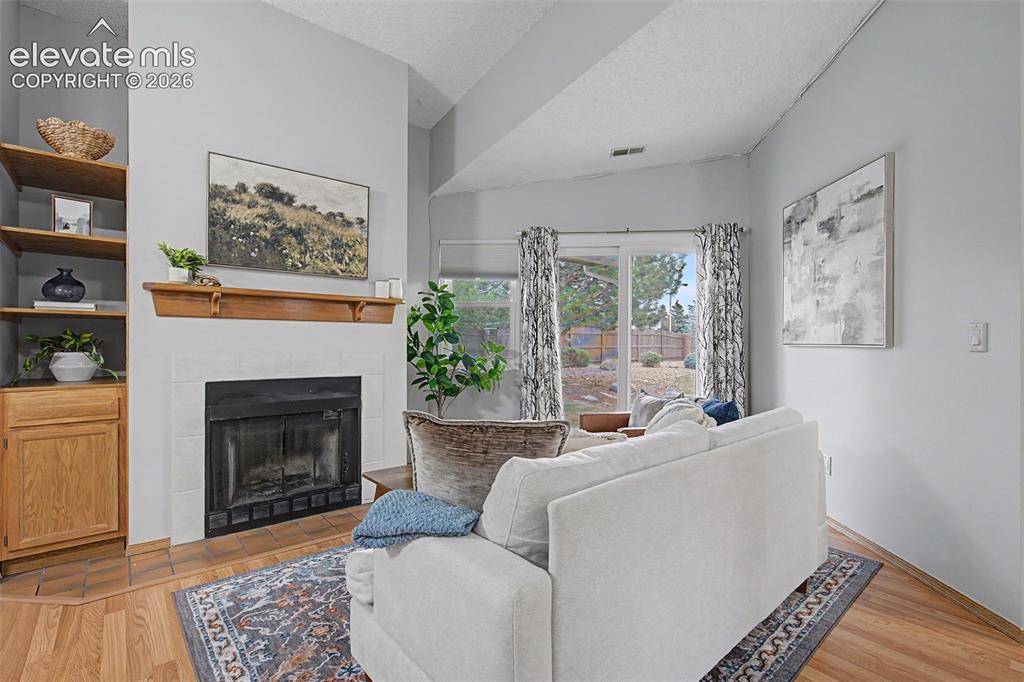 Image 5 of 25: Living Room