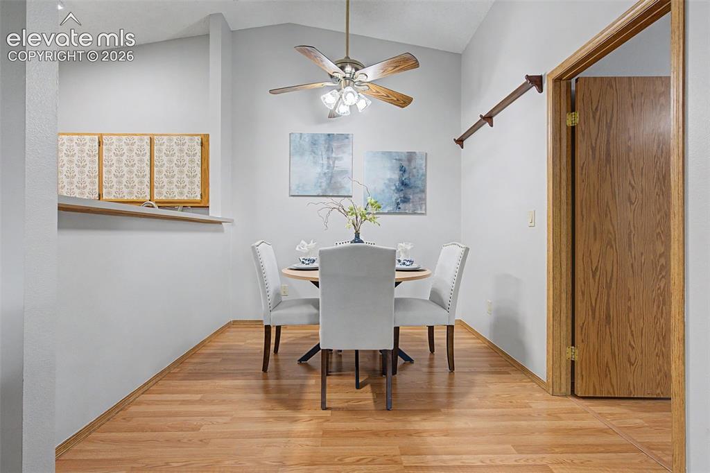Image 7 of 25: Dining Area