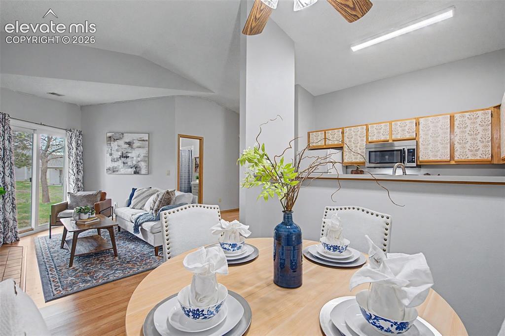 Image 9 of 25: Dining Area