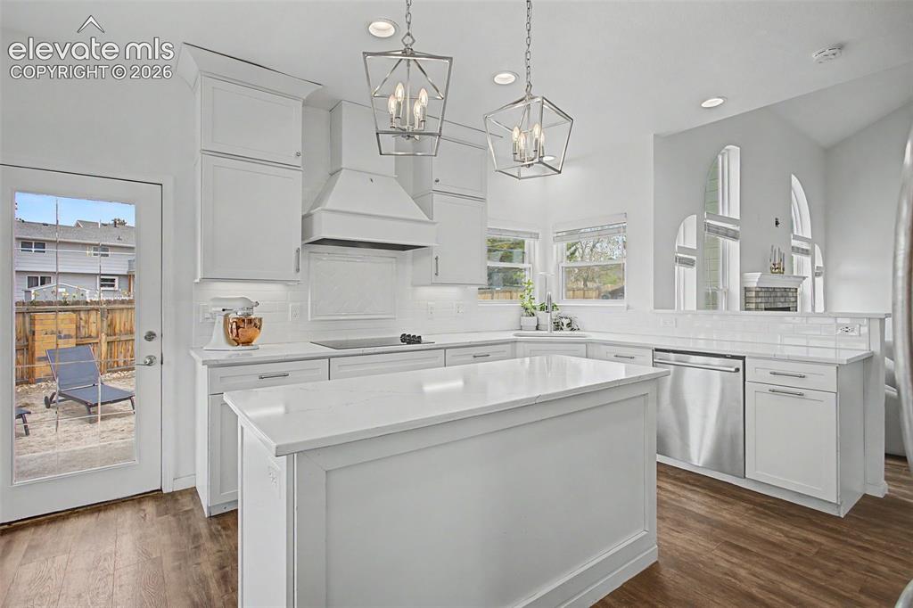 Image 11 of 45: Kitchen