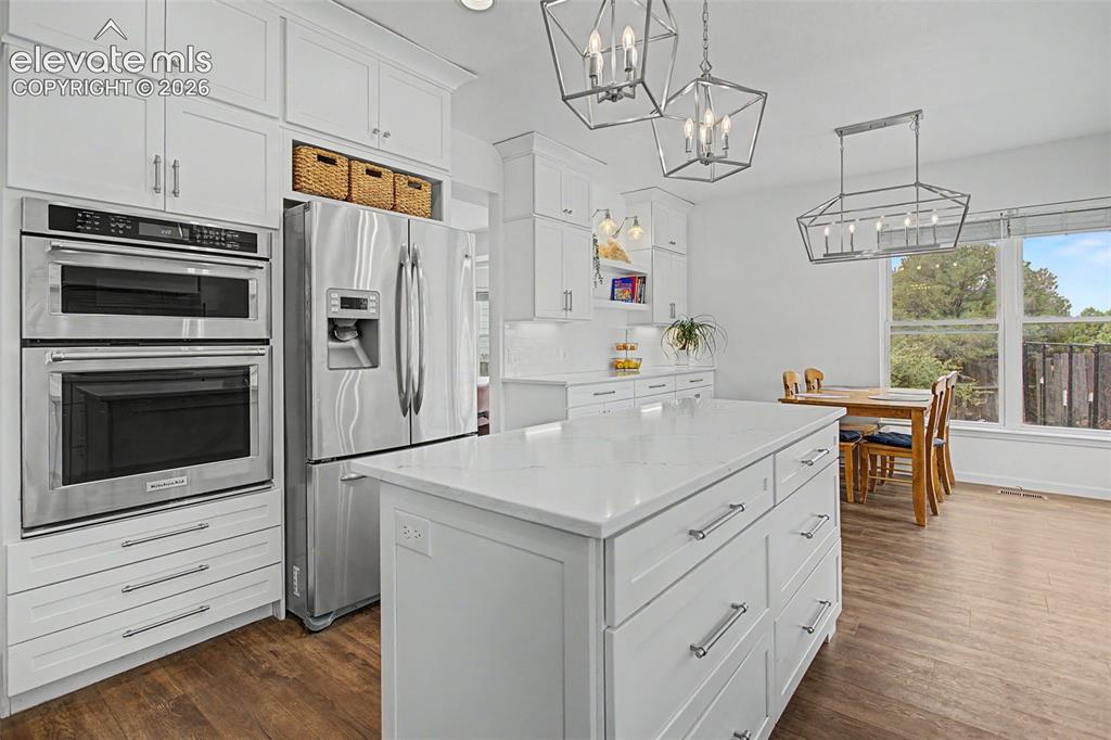 Image 13 of 45: Kitchen