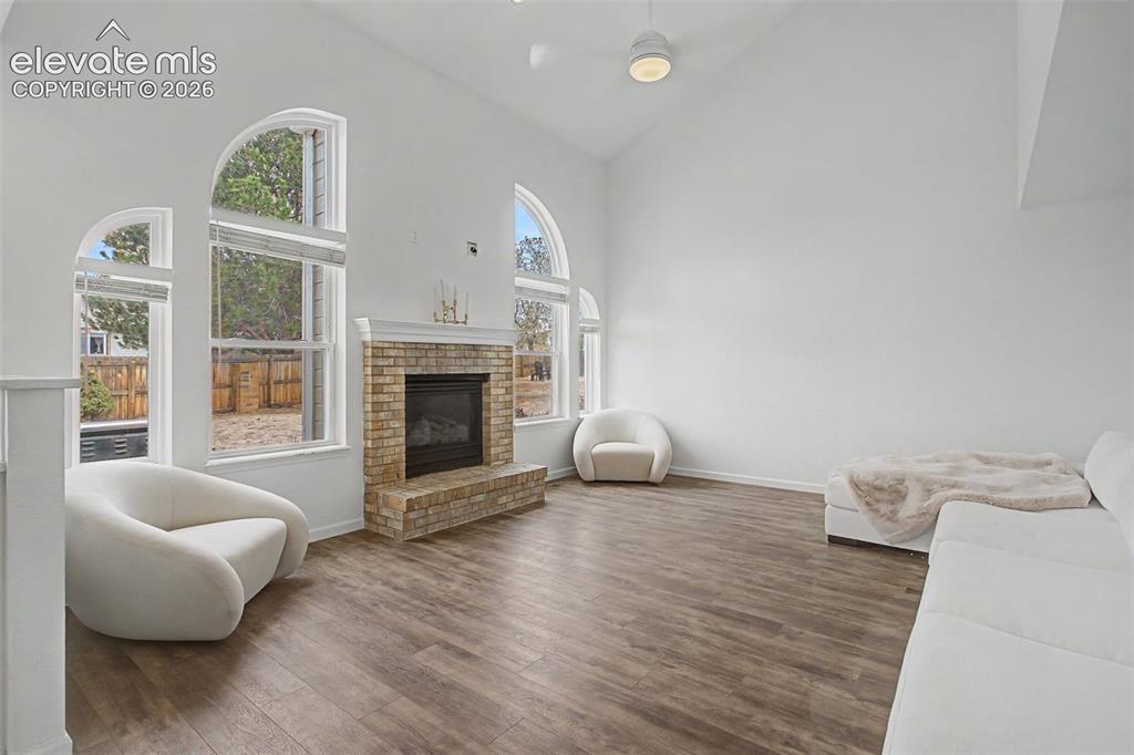 Image 9 of 45: Sitting Room