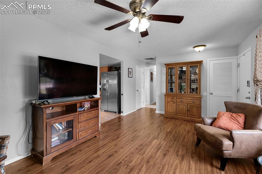 Image 15 of 50: Sitting Room