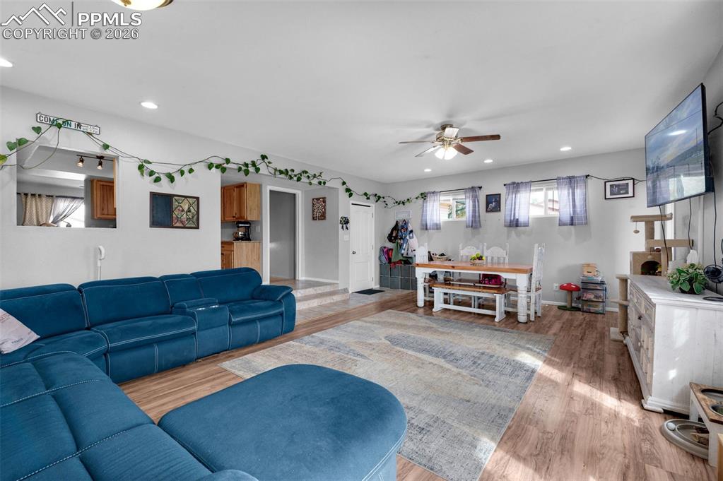 Image 22 of 50: Living Room