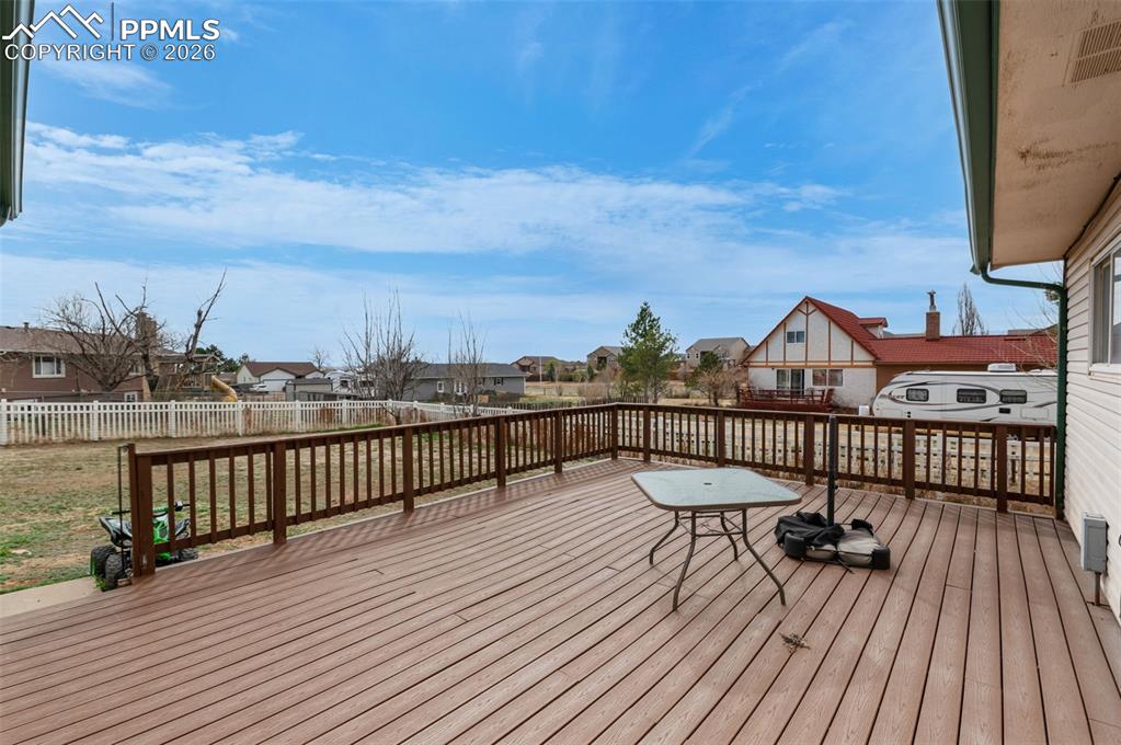 Image 24 of 50: Deck