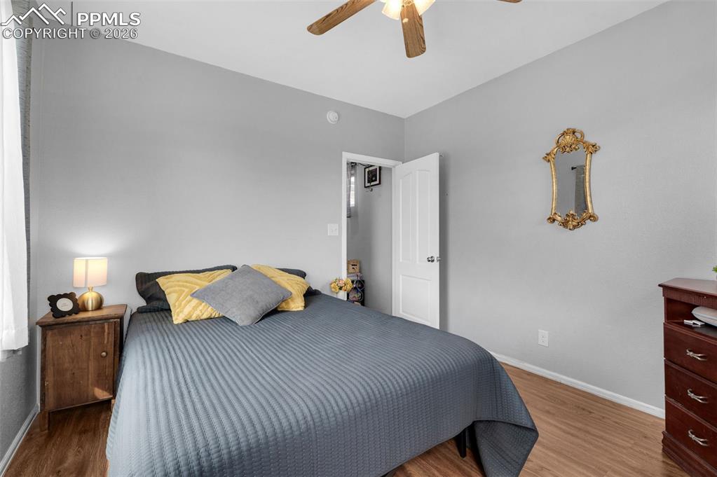 Image 26 of 50: Office