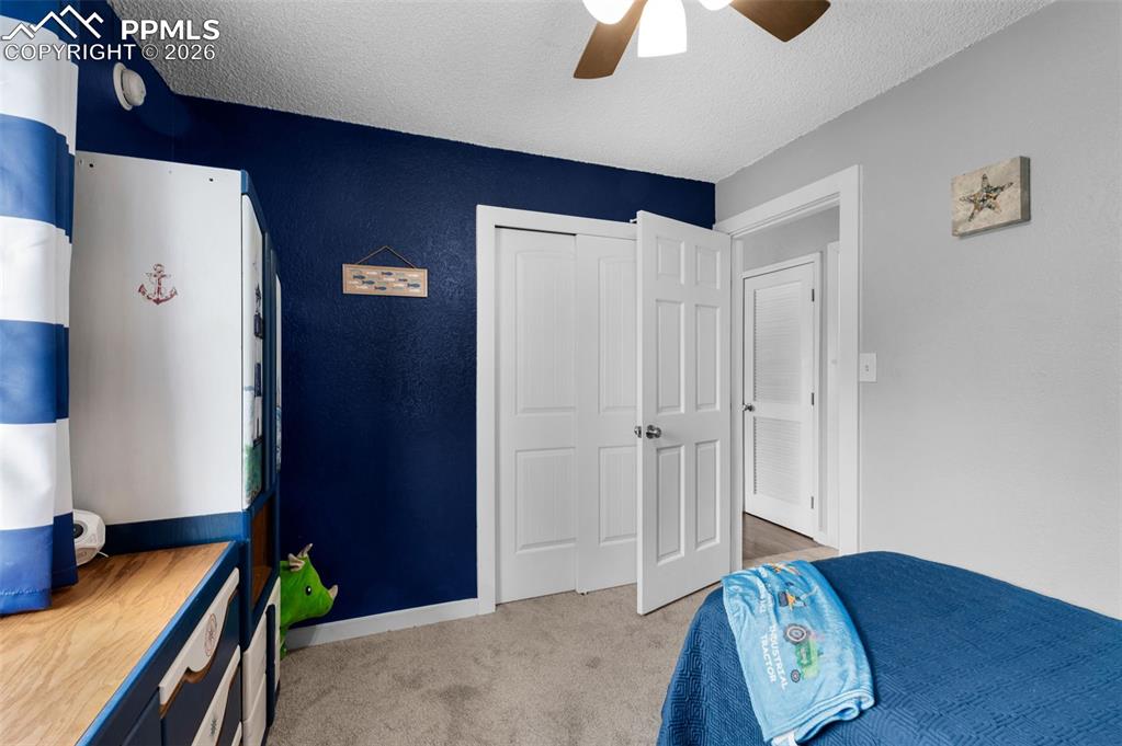 Image 34 of 50: Bedroom