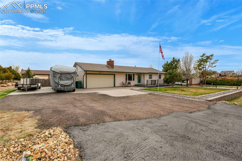 Image 4 of 50: Front of Structure