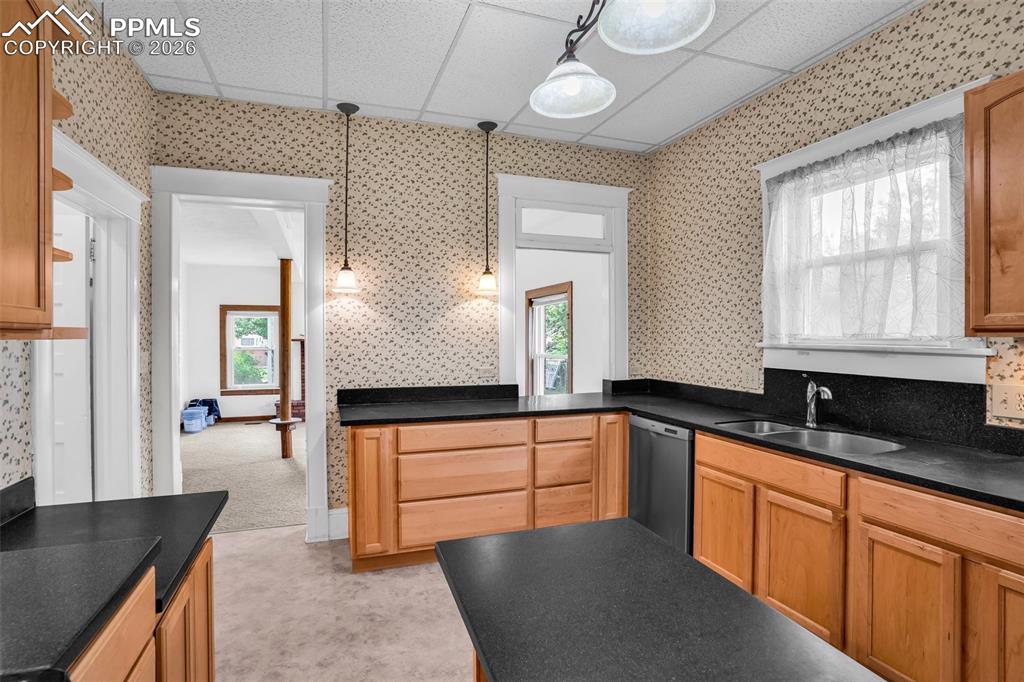 Image 10 of 46: Kitchen