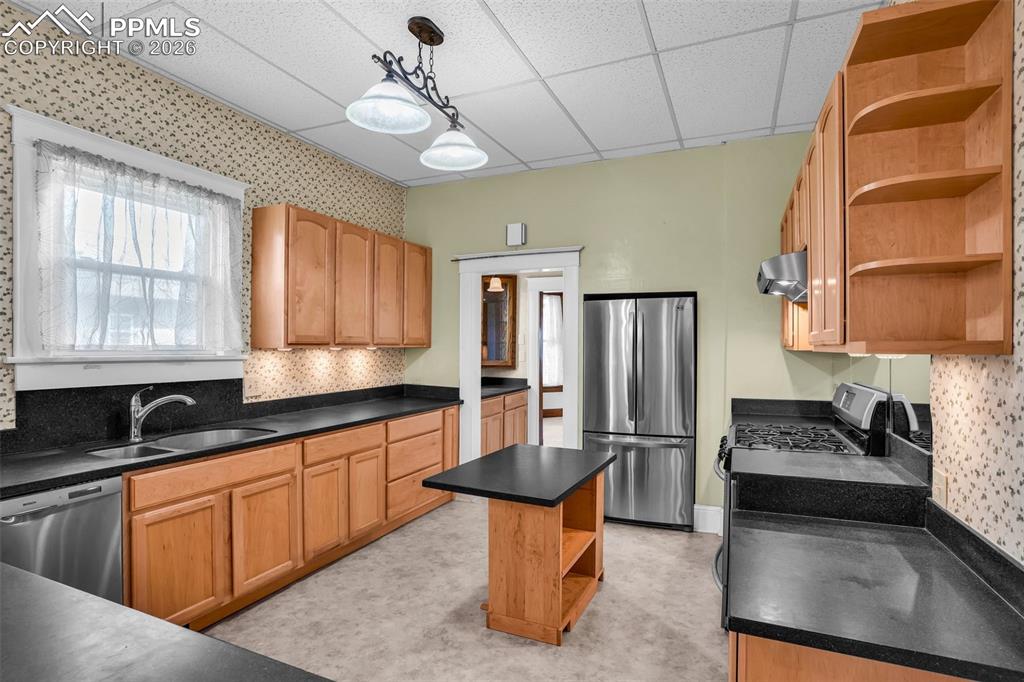 Image 12 of 46: Kitchen