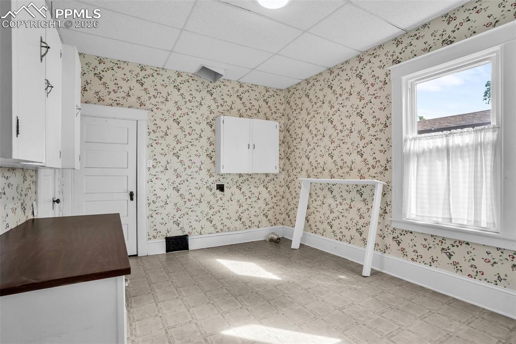 Image 18 of 46: Laundry