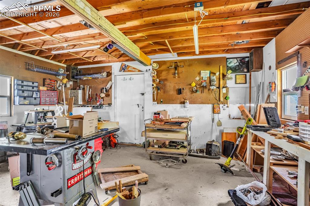 Image 39 of 46: Garage