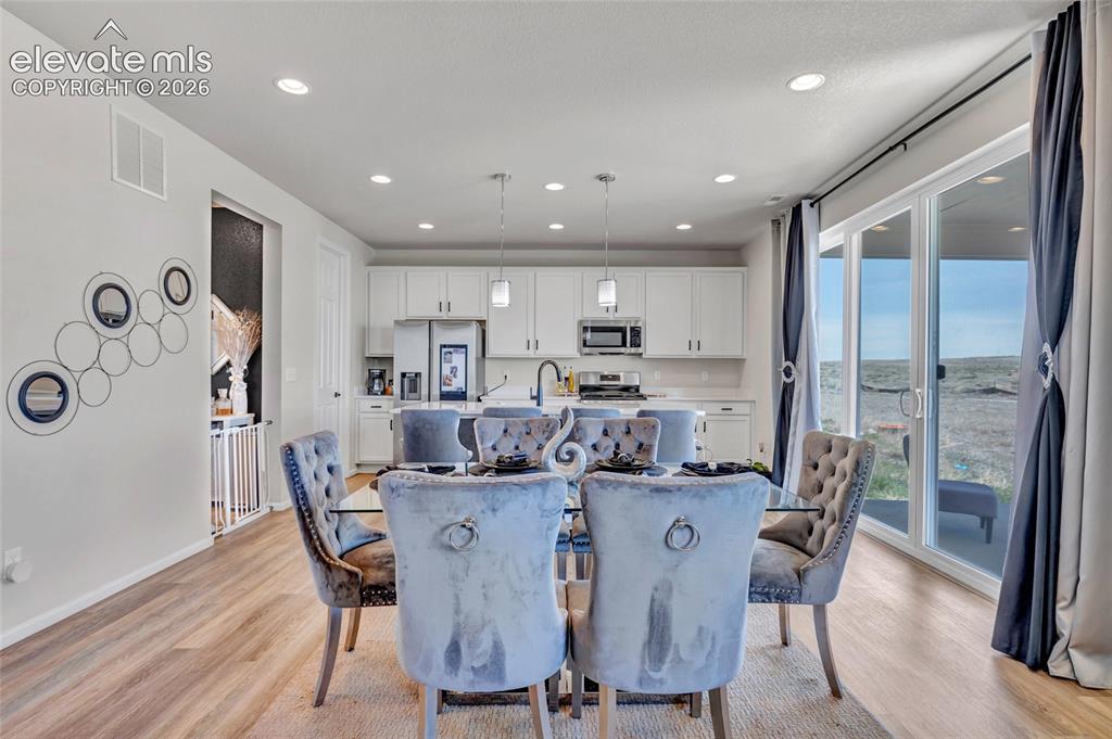 Image 10 of 35: Dining Area