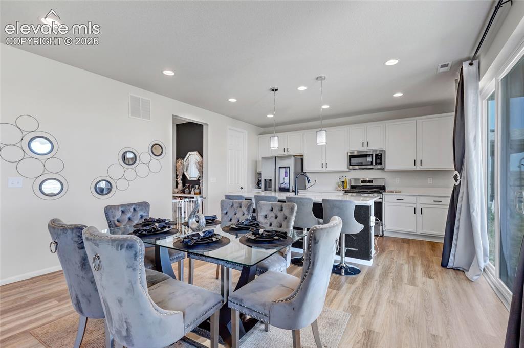 Image 11 of 35: Dining Area