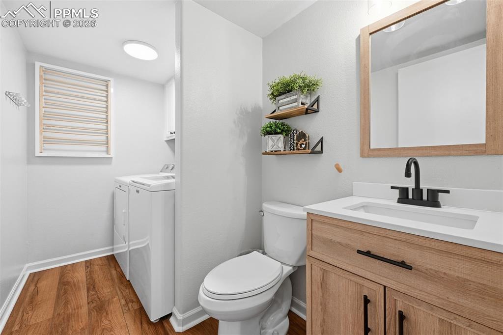 Image 12 of 36: Bathroom