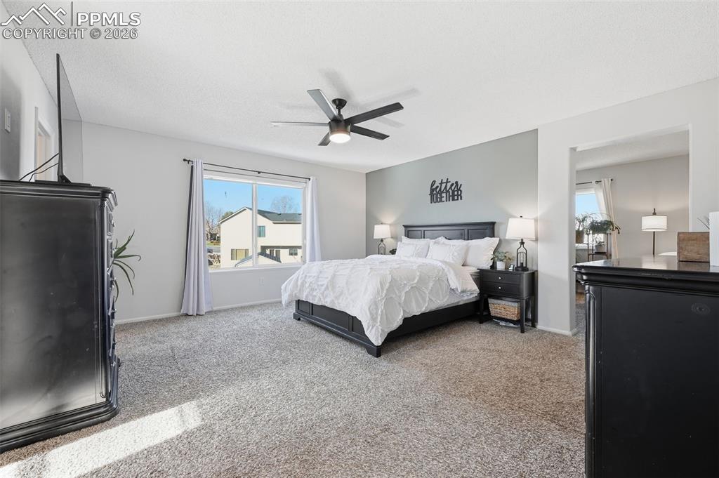 Image 17 of 36: Bedroom