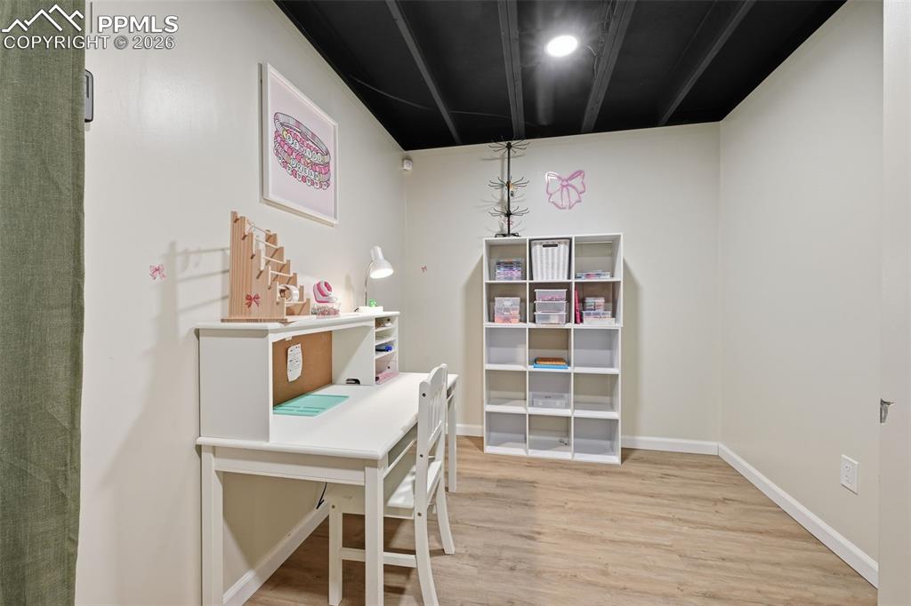 Image 24 of 36: Office