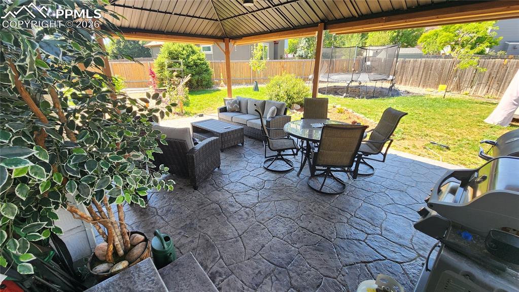 Image 25 of 36: Patio