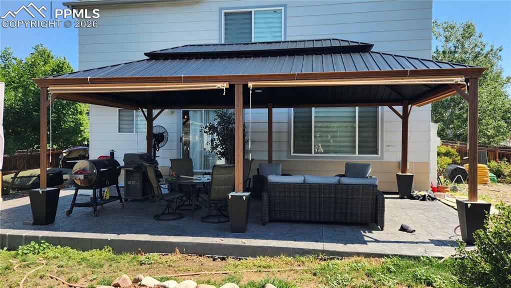 Image 26 of 36: Back of Structure