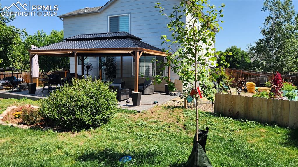 Image 27 of 36: Back of Structure