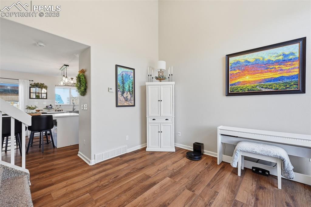 Image 4 of 36: Sitting Room