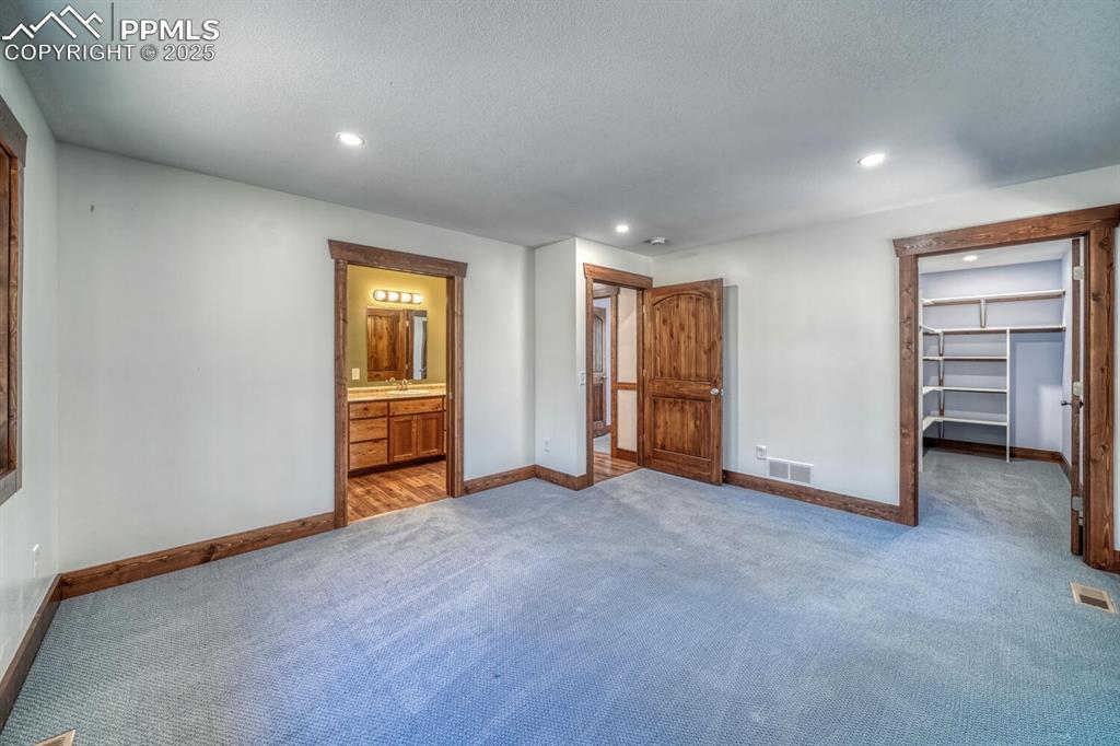 Image 12 of 30: Bedroom