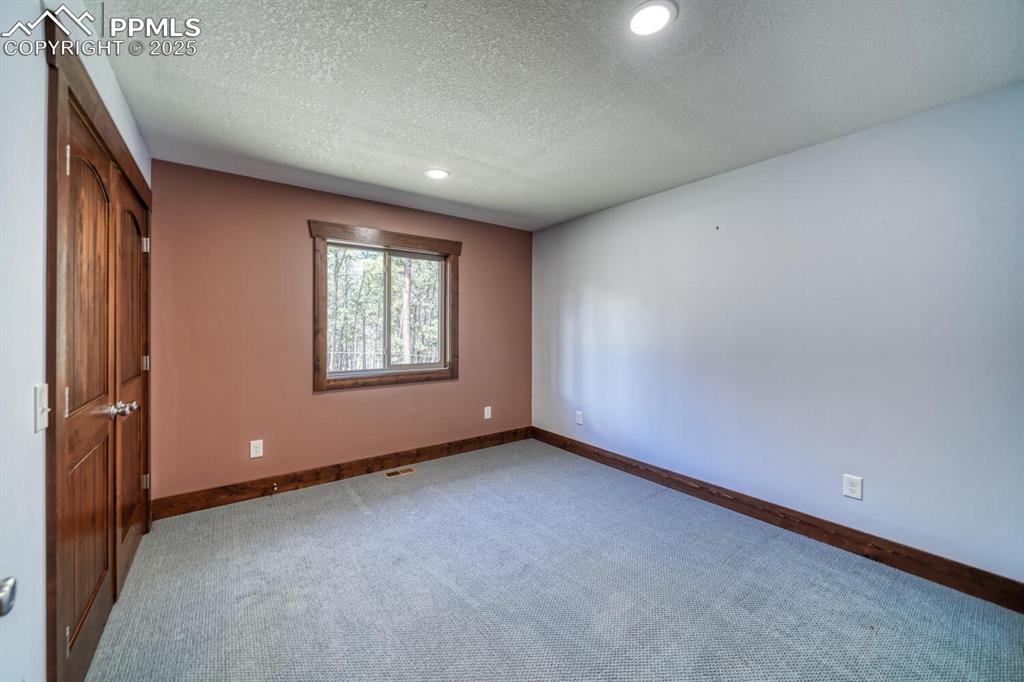 Image 16 of 30: Bedroom