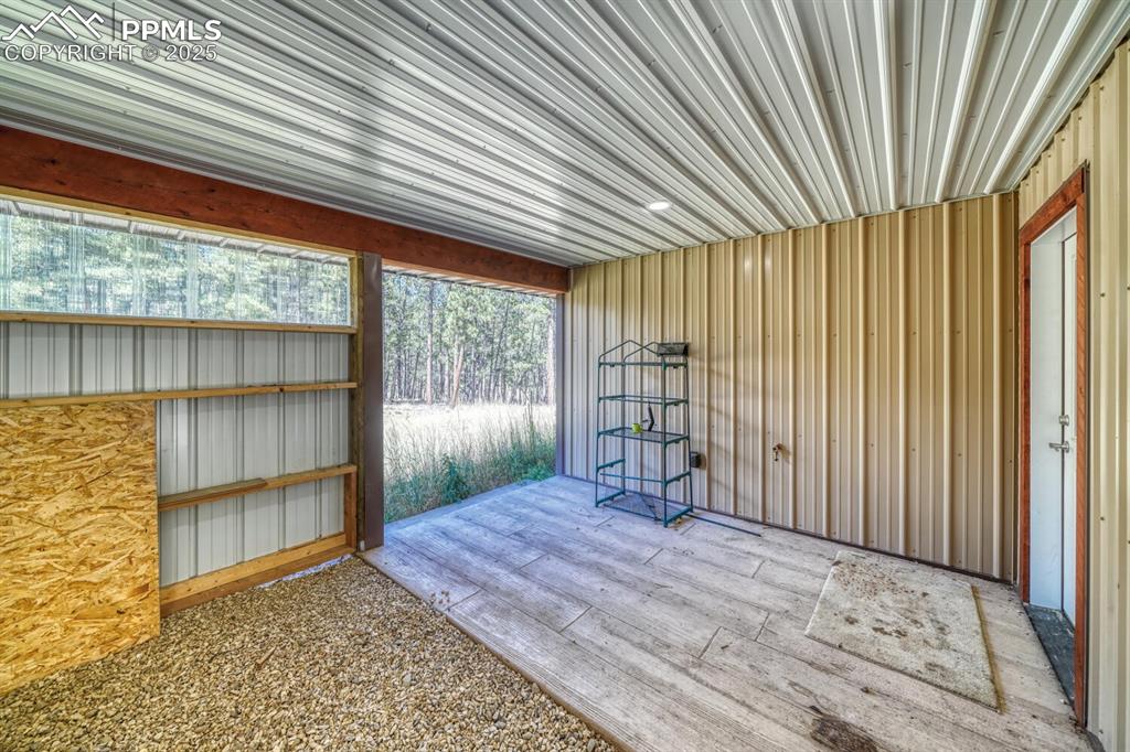 Image 19 of 30: Deck