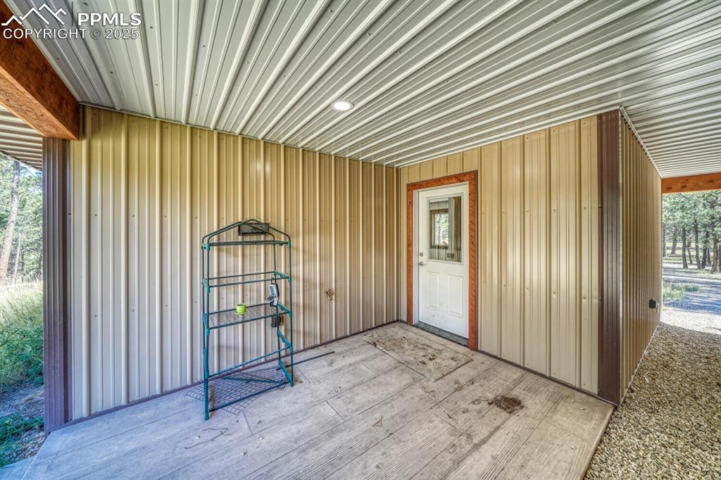 Image 20 of 30: Entry