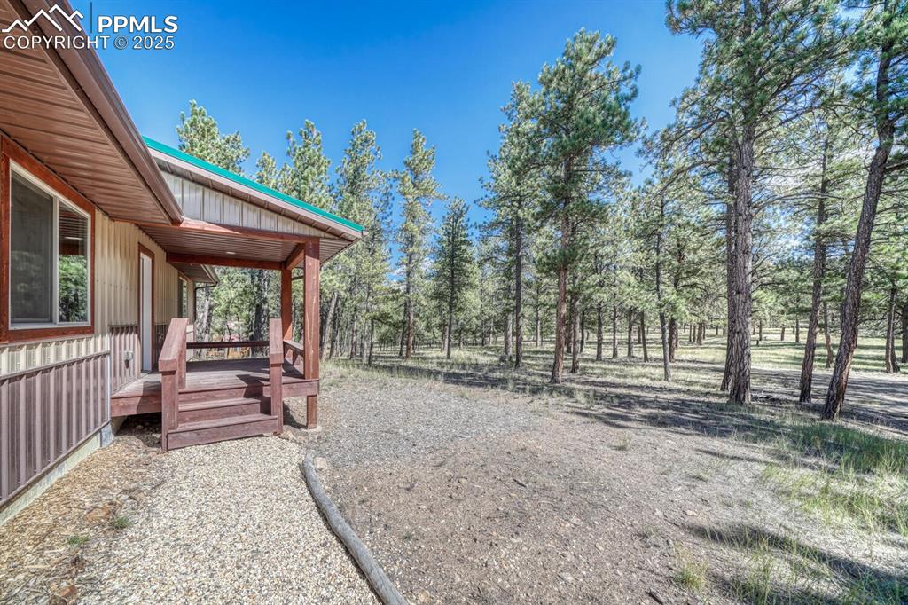 Image 22 of 30: Yard