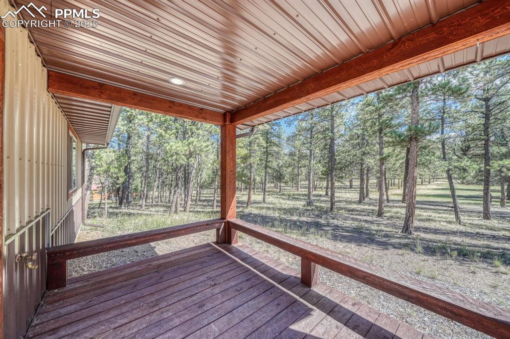 Image 26 of 30: Deck