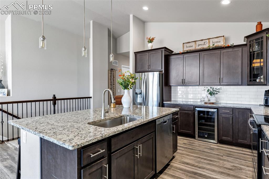 Image 12 of 45: Kitchen