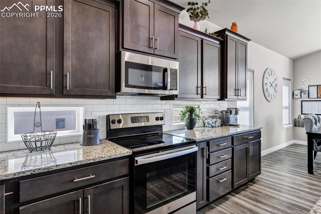 Image 13 of 45: Kitchen