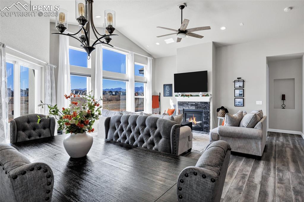 Image 15 of 45: Living Room