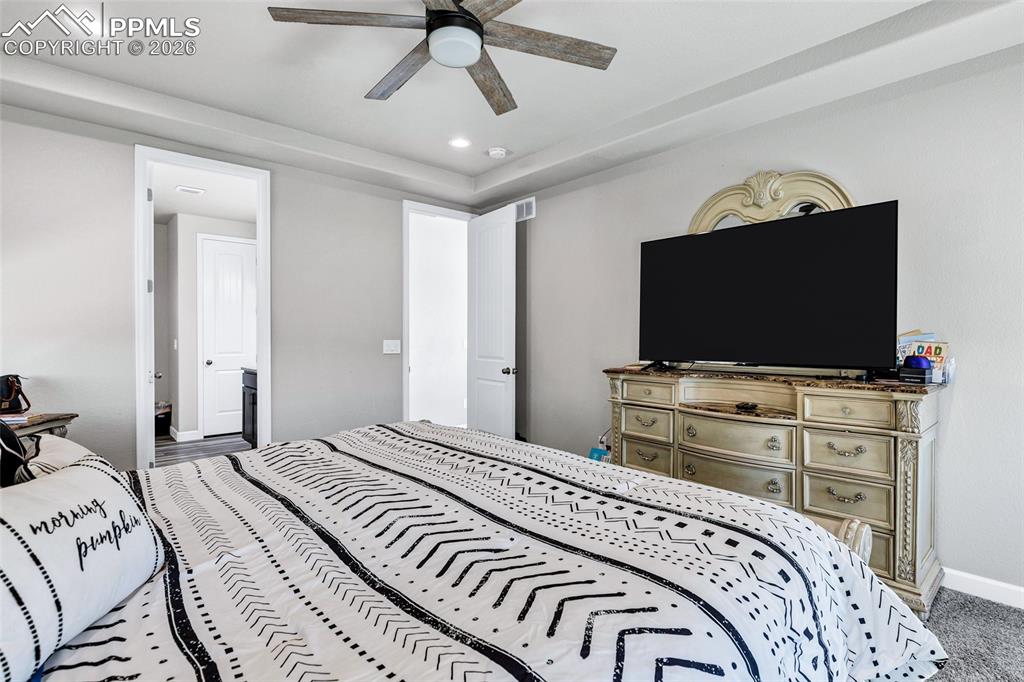 Image 19 of 45: Bedroom