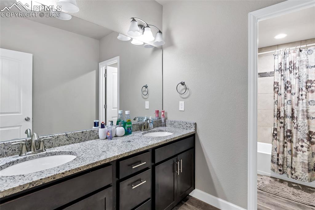 Image 28 of 45: Bathroom