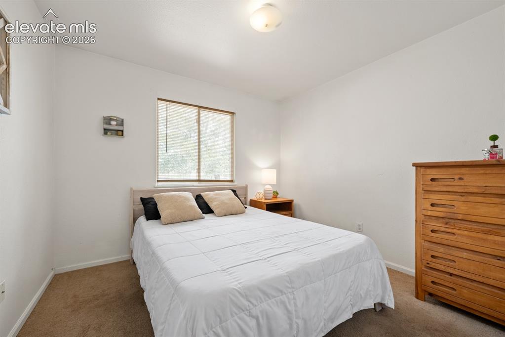 Image 10 of 25: Bedroom