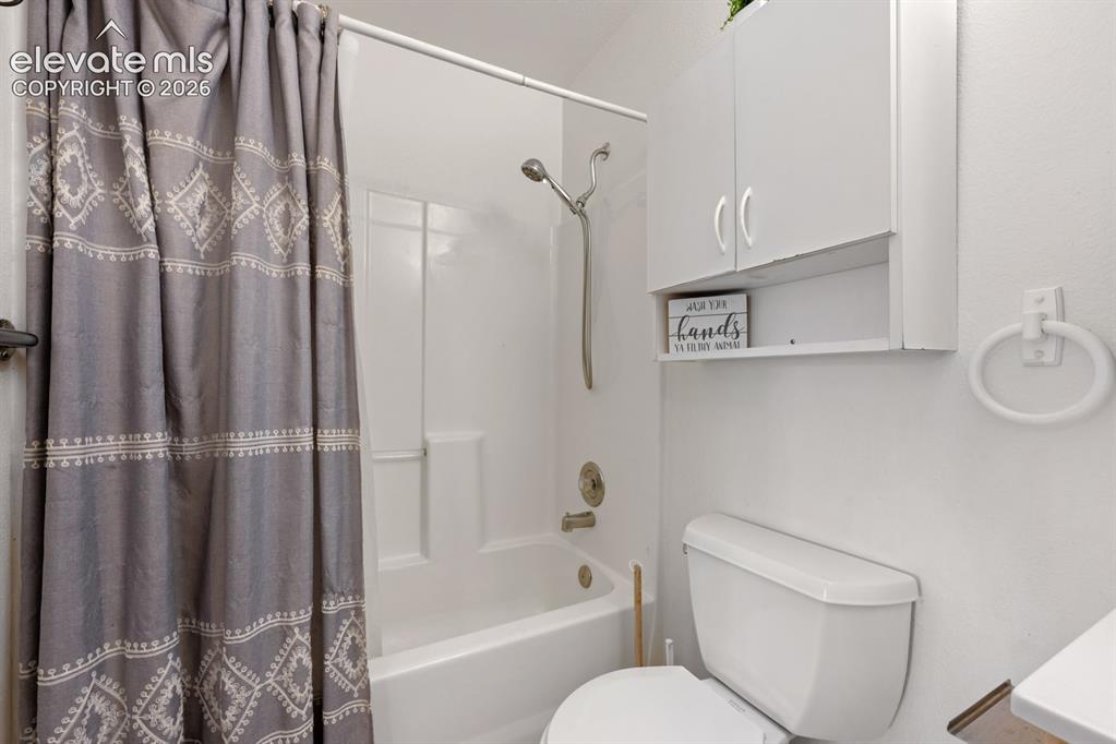 Image 12 of 25: Bathroom