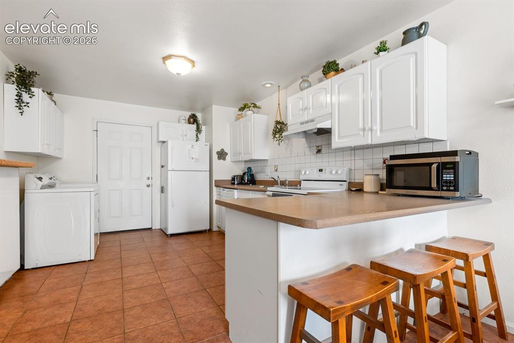 Image 5 of 25: Kitchen