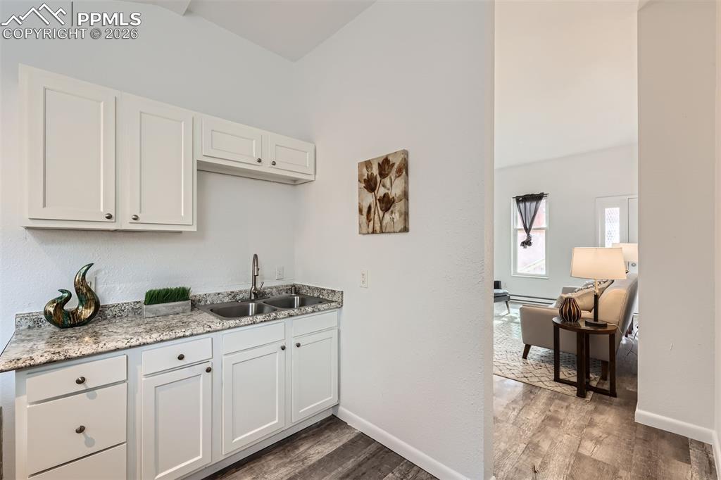 Image 12 of 26: Kitchen