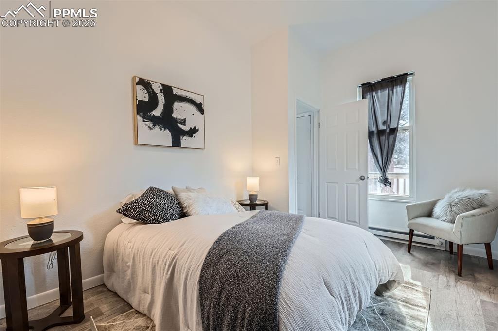 Image 16 of 26: Bedroom